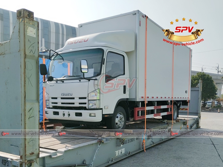 Cargo Van ISUZU with Tailgate - Loading 1 Cargo Van ISUZU with Tailgate - Loading 1